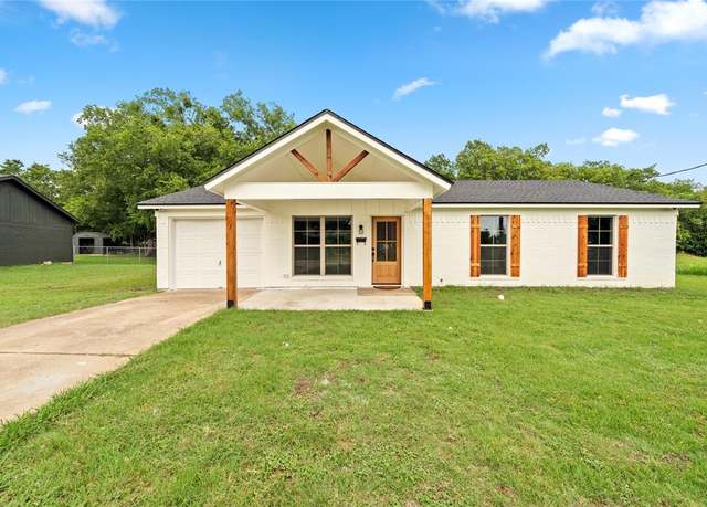 Property at 200 Alamo Dr, Mcgregor, TX 76657, 3 beds, 2 baths