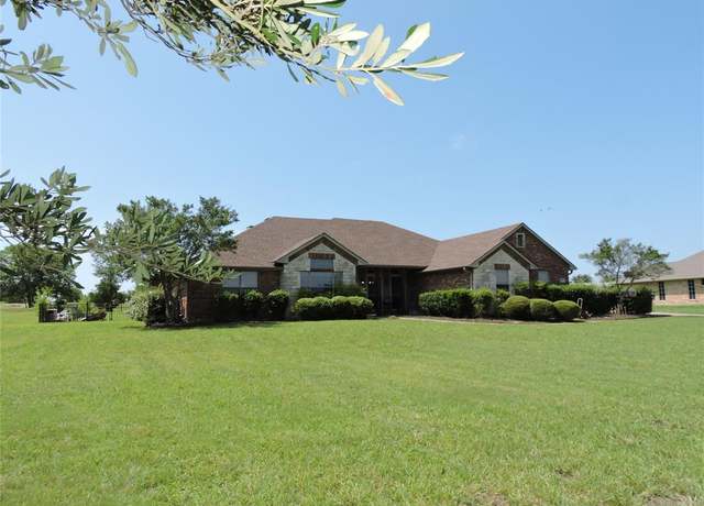 Property at 1025 Savannah Ln, Oak Ridge, TX 75142, 3 beds, 2.5 baths