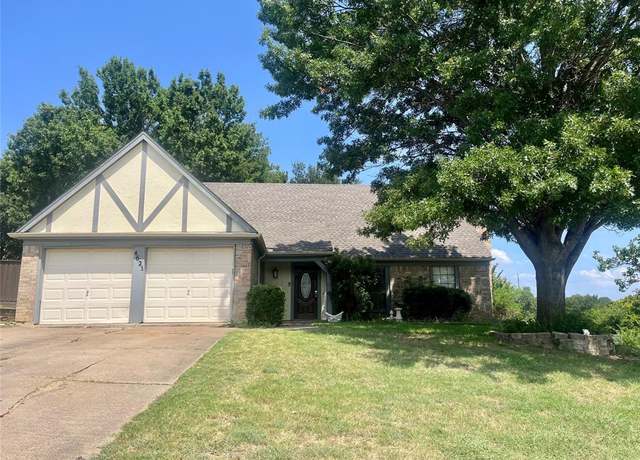 Property at 4621 Pendleton Ct, Grand Prairie, TX 75052, 3 beds, 2 baths