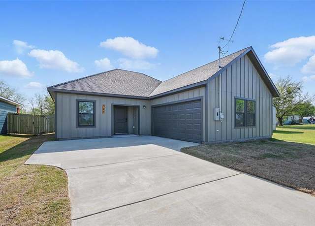Property at 508 Broadway, Whitesboro, TX 76273, 3 beds, 2 baths