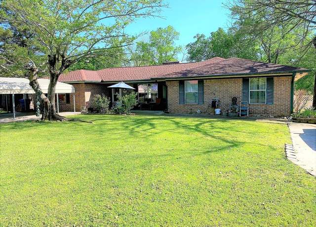 Property at 1210 E 3rd St, Mount Pleasant, TX 75455, 5 beds, 3.5 baths