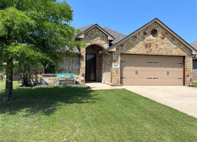 Property at 4315 Logan Cir, Granbury, TX 76049, 3 beds, 2 baths
