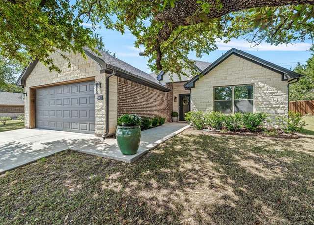 Property at 5004 Moss Rock Trl, Granbury, TX 76048, 3 beds, 2 baths