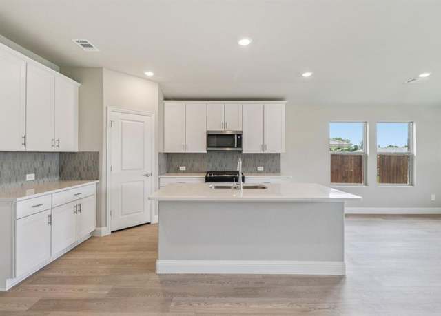 Property at 463 Yellowstar Ln, Lavon, TX 75166, 4 beds, 3 baths