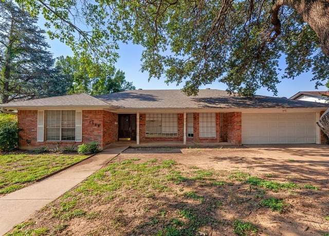 Property at 7308 Martha Ln, Fort Worth, TX 76112, 5 beds, 2.5 baths