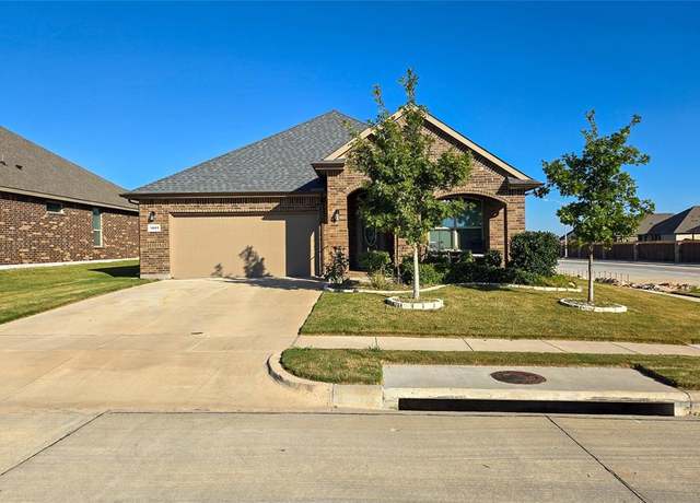 Property at 1801 Ruffian Rd, Granbury, TX 76049, 3 beds, 2 baths
