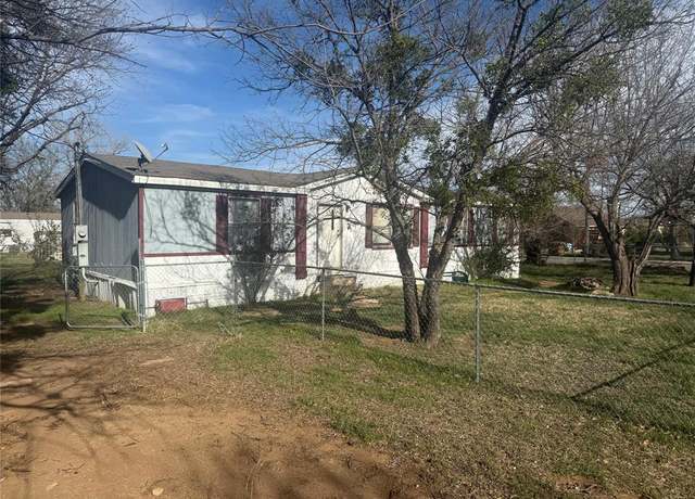Property at 1205 N Columbia St, Stephenville, TX 76401, 3 beds, 2 baths