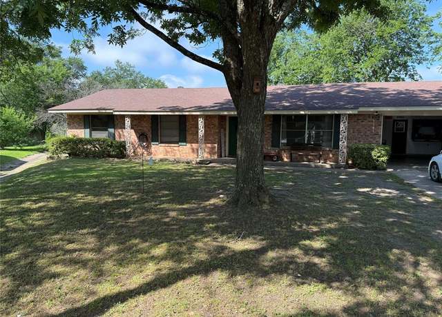 Property at 1141 Bowie St, Sulphur Springs, TX 75482, 3 beds, 2 baths