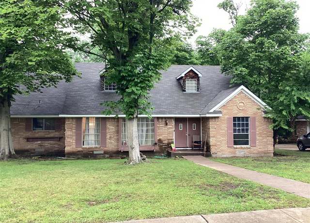 Property at 204 Brook Hollow Dr, Desoto, TX 75115, 4 beds, 2 baths