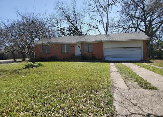 Property at 1812 E 1st St, Mount Pleasant, TX 75455, 3 beds, 1 bath