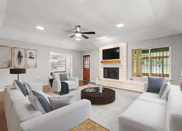 Property at 1700 Highview St, Arlington, TX 76013, 3 beds, 2.5 baths