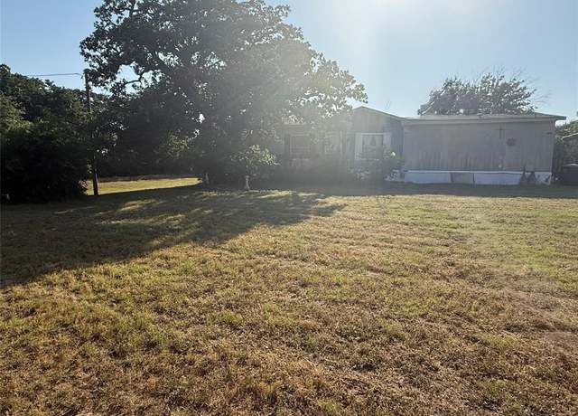 Property at 1164 N Mckinney St, De Leon, TX 76444, 3 beds, 2 baths