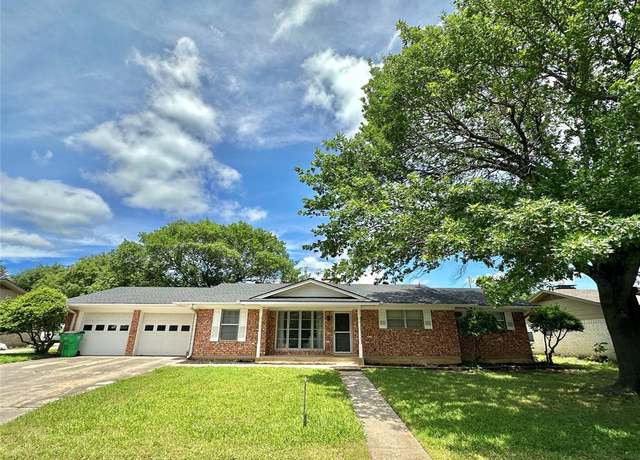 Property at 1902 College St, Gainesville, TX 76240, 3 beds, 2 baths