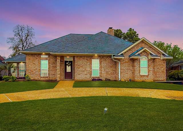 Property at 107 Summit Dr, Bossier City, LA 71111, 4 beds, 2 baths