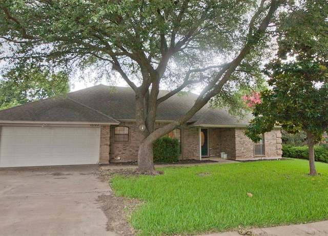 Property at 10144 Stoneleigh Dr, Benbrook, TX 76126, 3 beds, 2 baths