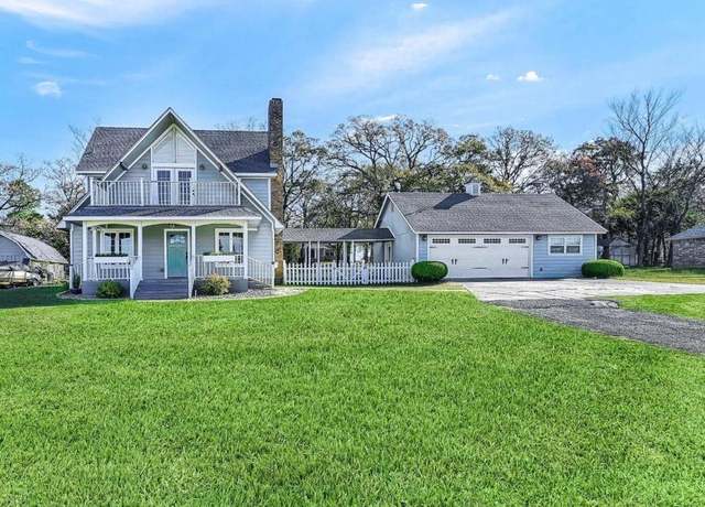 Property at 123 Pontiac Dr, Lake Kiowa, TX 76240, 4 beds, 3 baths