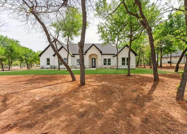 Property at 1601 Island Village Ct, Granbury, TX 76048, 5 beds, 3.5 baths