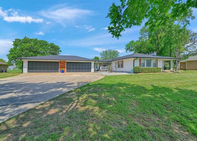 Property at 105 Cocopa Dr, Gainesville, TX 76240, 3 beds, 2 baths