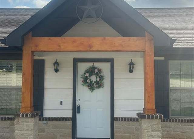 Property at 517 Brazos Hills Dr, Weatherford, TX 76087, 4 beds, 2 baths
