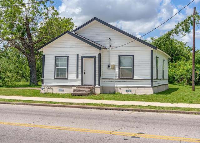 Property at 300 Clifton St, Waco, TX 76704, 2 beds, 1 bath
