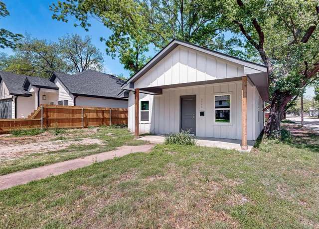 Property at 1500 W Collin St, Corsicana, TX 75110, 3 beds, 3 baths