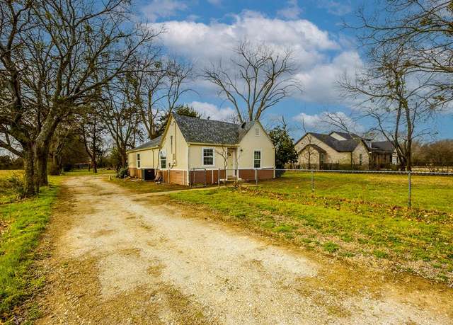 Property at 1608 Anthony St, Gainesville, TX 76240, 3 beds, 2.5 baths