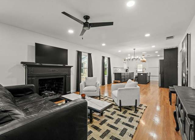 Property at 1622 Hollywood Ave, Dallas, TX 75208, 2 beds, 1 bath