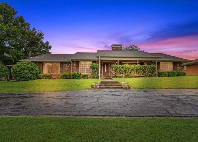 Property at 2710 W Houston St, Sherman, TX 75092, 3 beds, 3 baths