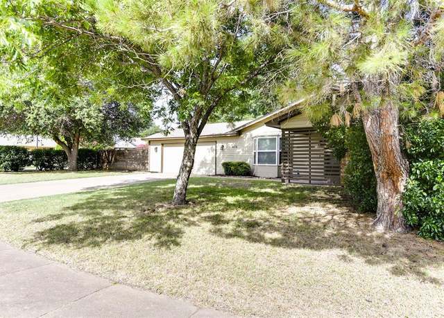 Property at 432 Indian Crest Dr, Saginaw, TX 76179, 3 beds, 2 baths