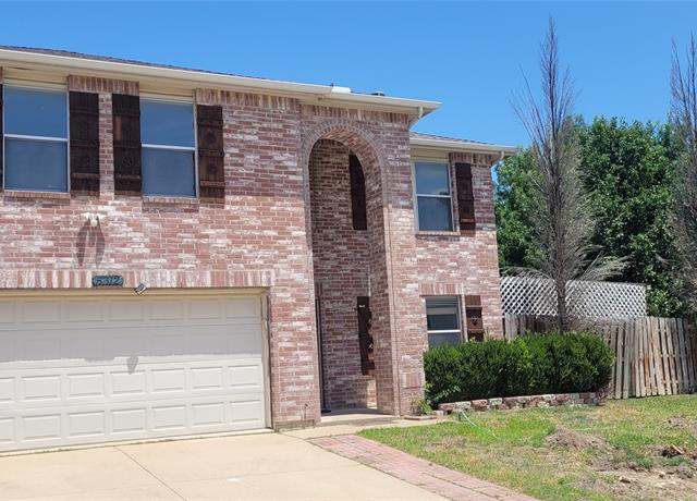 Property at 5312 Kingslink Cir, Fort Worth, TX 76135, 3 beds, 2.5 baths