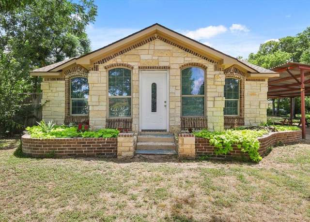 Property at 3401 28th St, Fort Worth, TX 76106, 3 beds, 2 baths