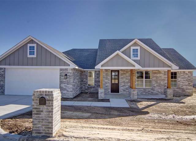 Property at 500 Holiday Hills Dr, Mineral Wells, TX 76067, 3 beds, 2 baths
