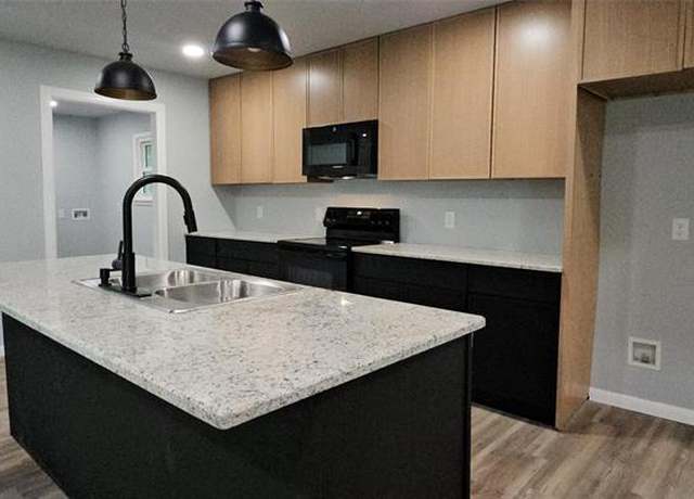 Property at 2701 N Elm St, Denton, TX 76201, 3 beds, 2 baths