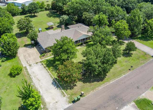 Property at 1105 Maree Dr, Waxahachie, TX 75165, 4 beds, 2 baths