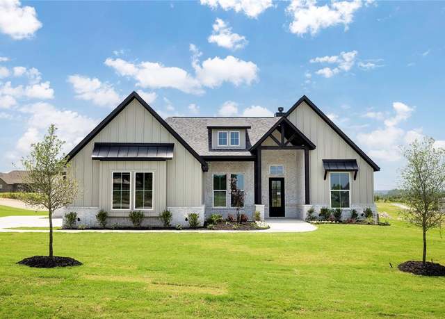 Property at 233 Oak Meadow Ln, Weatherford, TX 76085, 4 beds, 2.5 baths