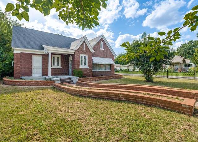 Property at 711 S Rosemont Ave, Dallas, TX 75208, 2 beds, 2 baths