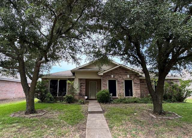 Property at 135 Palm Dr, Lancaster, TX 75146, 4 beds, 2 baths
