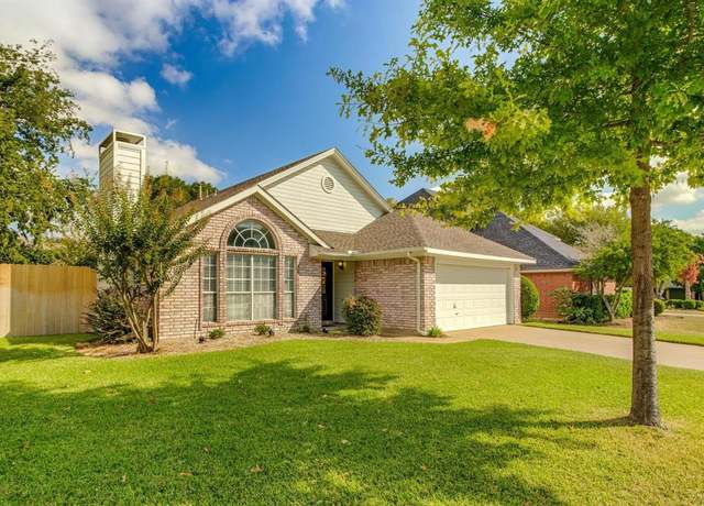 Property at 1902 Wood Crest Dr, Grapevine, TX 76051, 3 beds, 2 baths