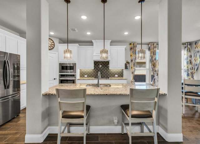 Property at 914 Park Vista Dr, Justin, TX 76247, 4 beds, 3.5 baths