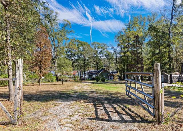 Property at 494 N Lake Dr, Gladewater, TX 75647, 2 beds, 2 baths