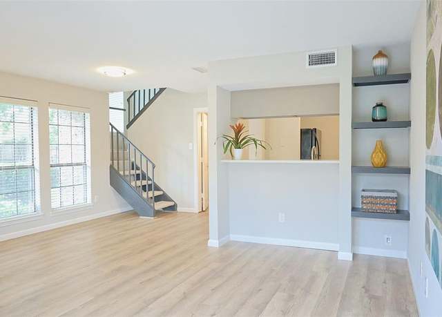 Property at 5757 E University Blvd Unit 22F, Dallas, TX 75206, 2 beds, 1.5 baths