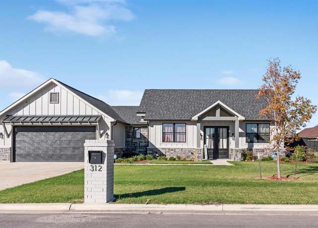 Property at 312 James St, Mabank, TX 75147, 3 beds, 2.5 baths