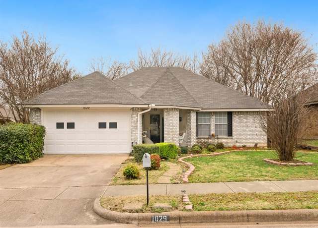 Property at 1029 Parkhill Ave, Saginaw, TX 76179, 3 beds, 2 baths