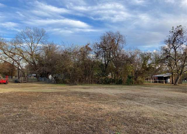 Property at 200 Denton St, Roxton, TX 75477