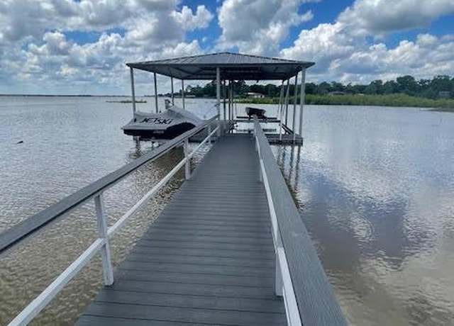 Property at 6827 Briar Rd, Azle, TX 76020, 3 beds, 2 baths