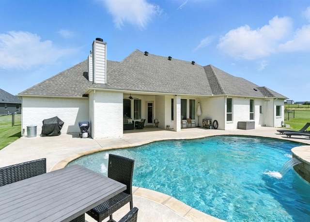 Property at 363 Red Bird Dr, Springtown, TX 76082, 4 beds, 2.5 baths
