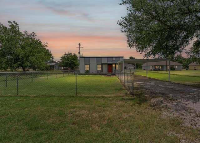 Property at 5413 Tin Top Hwy, Granbury, TX 76048, 3 beds, 1 bath