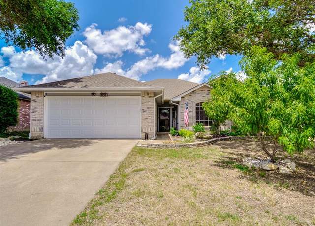 Property at 936 Silver Streak Dr, Saginaw, TX 76131, 4 beds, 2 baths
