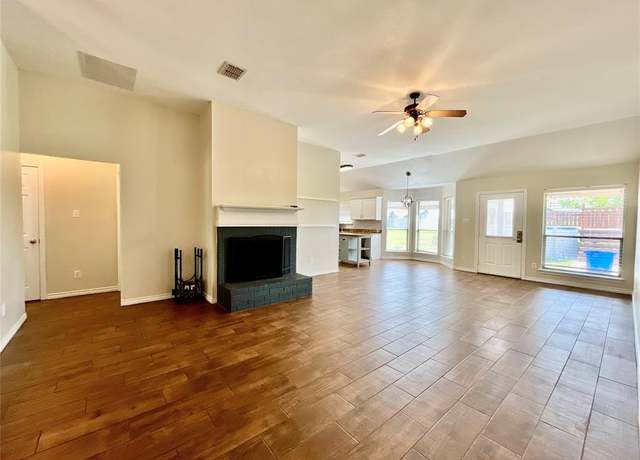 Property at 274 Heather Ln, Decatur, TX 76234, 3 beds, 2 baths
