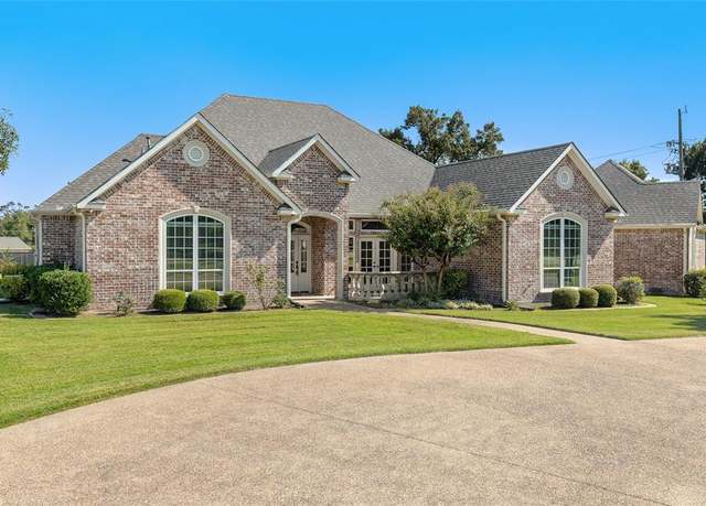 Property at 400 Briarwood Pl, Sulphur Springs, TX 75482, 3 beds, 3 baths